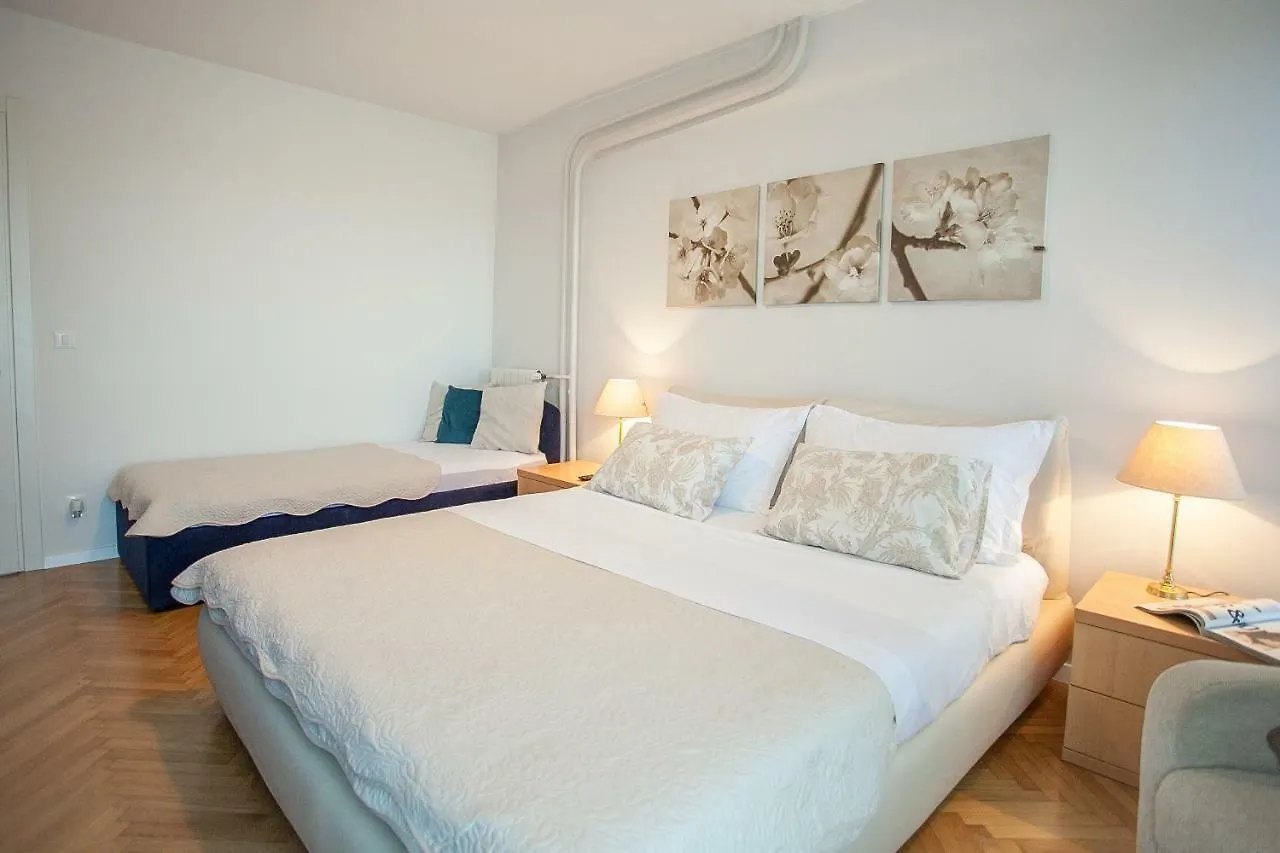 Apartment Laura سبليت 0*,